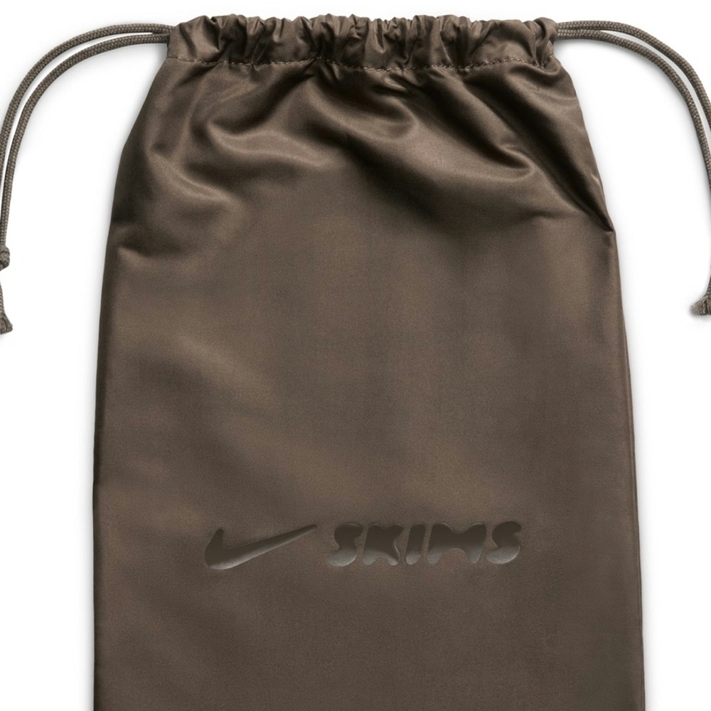 NWT SKIMS NIKE RIFT MESH VELVET BROWN 10W/8.5M - Picture 7 of 8